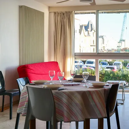 Face - Quartier Des Presidents - 5 Personnes Apartment
